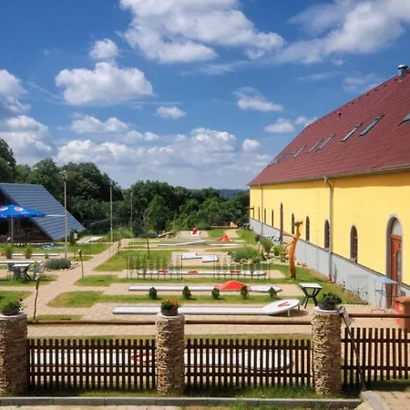 Hotel Restaurant Na Statku 3*