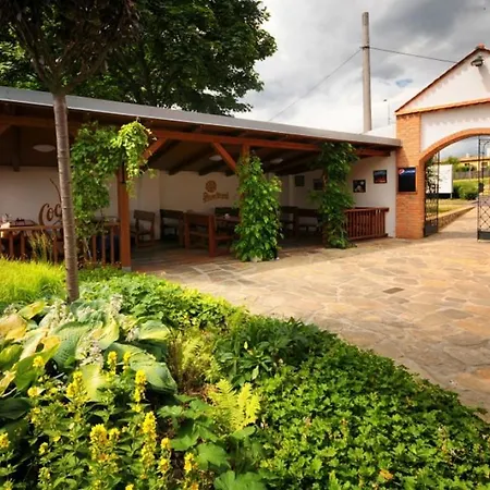 Restaurant Na Statku 호텔 Náměšť nad Oslavou